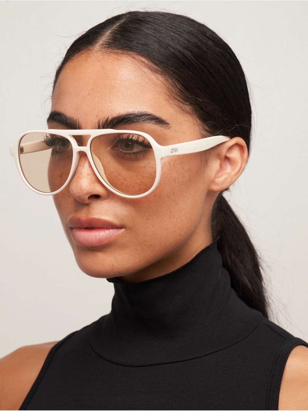 NWT- OTRA Stevie Aviator Sunglasses in vanilla/brown